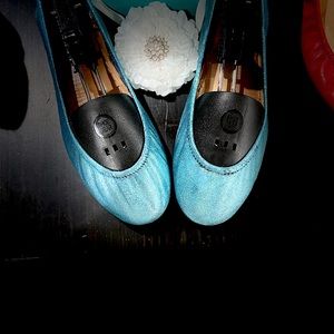 Custom Tieks holographic color teal.